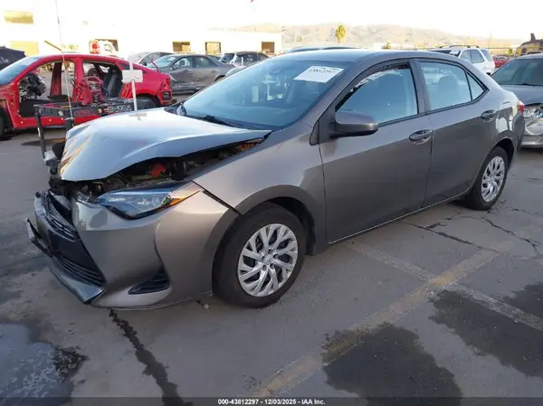 5YFBURHE2HP674279 2017 TOYOTA COROLLA - Image 2
