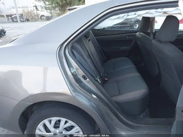 5YFBURHE2HP674279 2017 TOYOTA COROLLA - Image 8