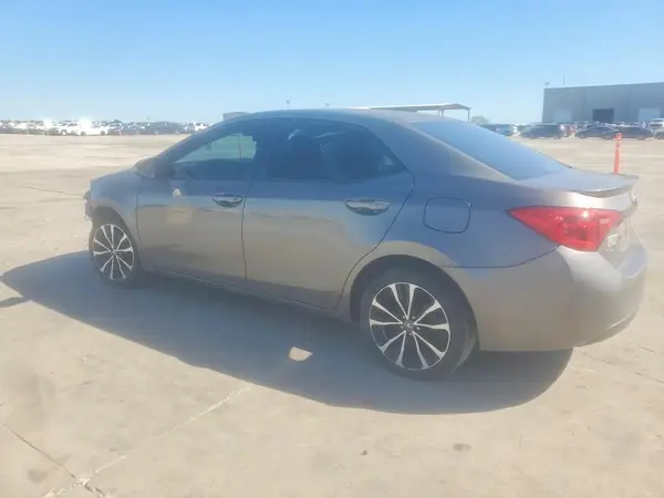 5YFBURHE2HP675061 2017 TOYOTA COROLLA - Image 2