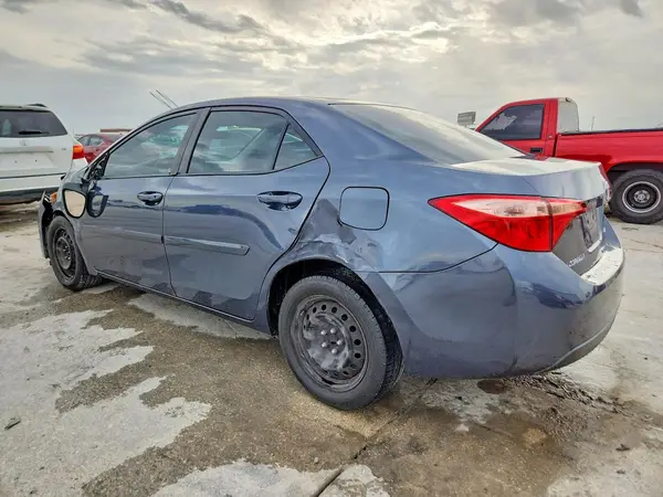 5YFBURHE2HP675593 2017 TOYOTA COROLLA - Image 2