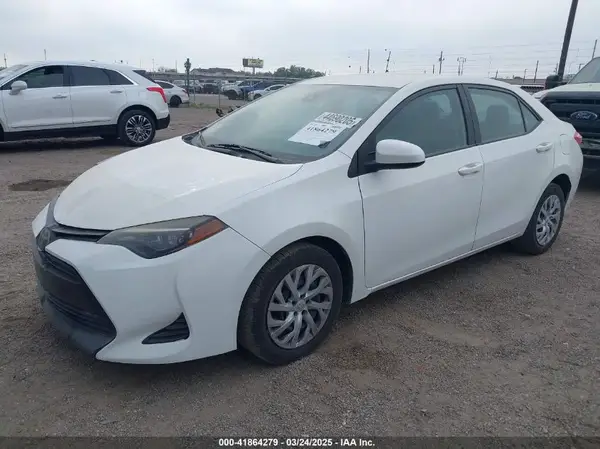 5YFBURHE2HP677831 2017 TOYOTA COROLLA - Image 2