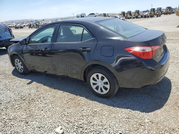5YFBURHE2HP677862 2017 TOYOTA COROLLA - Image 2