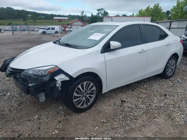 5YFBURHE2HP678008 2017 TOYOTA COROLLA - Image 2