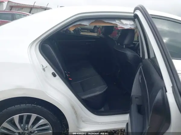 5YFBURHE2HP678008 2017 TOYOTA COROLLA - Image 8