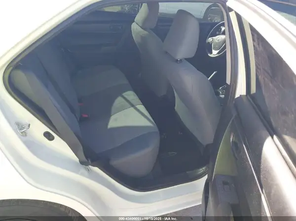 5YFBURHE2HP678073 2017 TOYOTA COROLLA - Image 8
