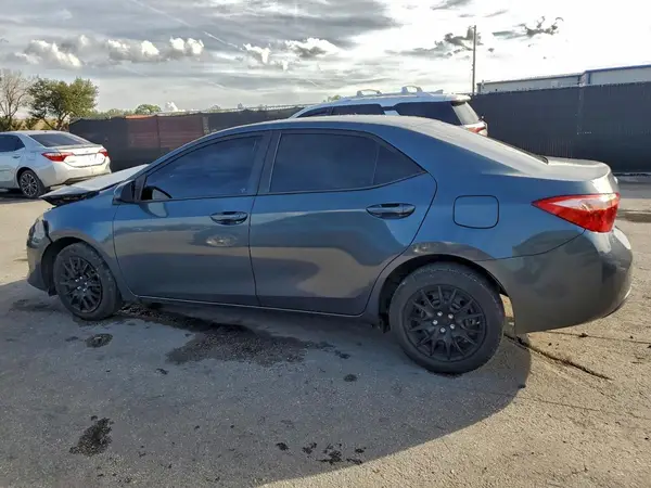 5YFBURHE2HP678123 2017 TOYOTA COROLLA - Image 2