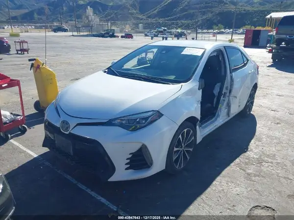 5YFBURHE2HP678235 2017 TOYOTA COROLLA - Image 2