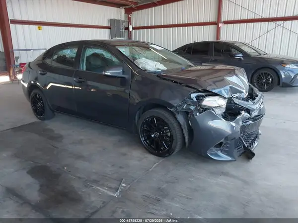 5YFBURHE2HP679546 2017 TOYOTA COROLLA - Image 1