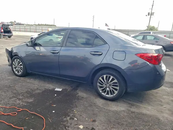 5YFBURHE2HP680938 2017 TOYOTA COROLLA - Image 2