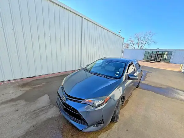 5YFBURHE2HP682317 2017 TOYOTA COROLLA - Image 2