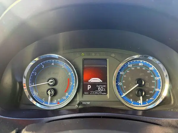 5YFBURHE2HP682317 2017 TOYOTA COROLLA - Image 8