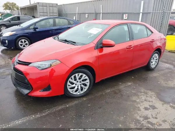 5YFBURHE2HP682706 2017 TOYOTA COROLLA - Image 2