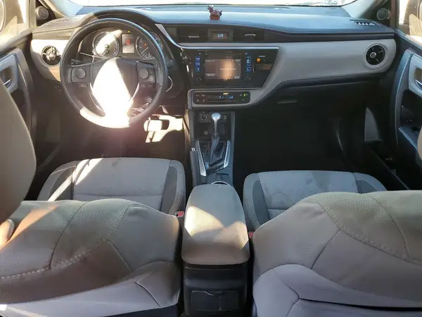 5YFBURHE2HP682835 2017 TOYOTA COROLLA - Image 8
