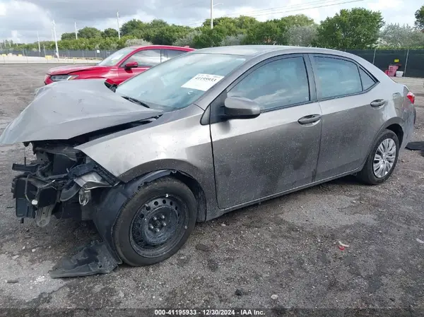 5YFBURHE2HP684178 2017 TOYOTA COROLLA - Image 2