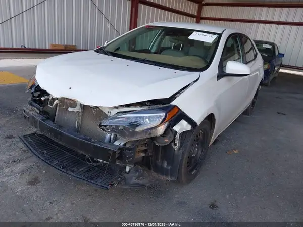 5YFBURHE2HP686576 2017 TOYOTA COROLLA - Image 2