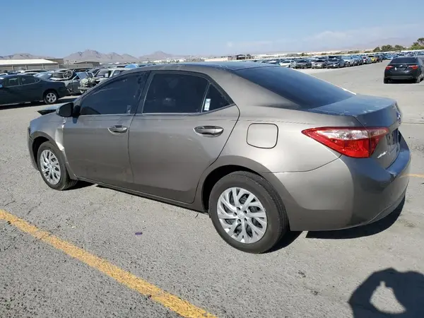 5YFBURHE2HP687372 2017 TOYOTA COROLLA - Image 2