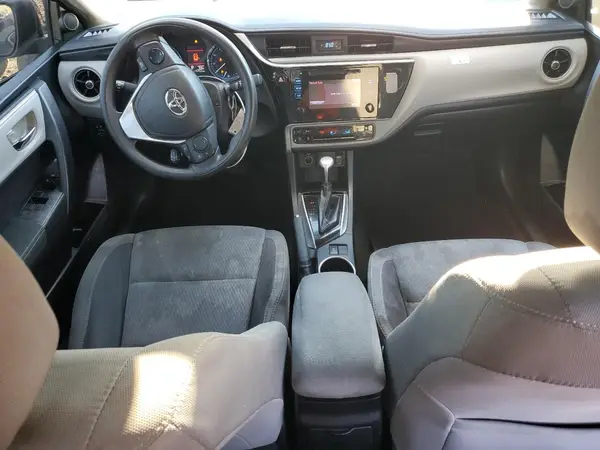5YFBURHE2HP687386 2017 TOYOTA COROLLA - Image 8