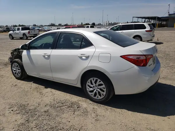 5YFBURHE2HP688926 2017 TOYOTA COROLLA - Image 2