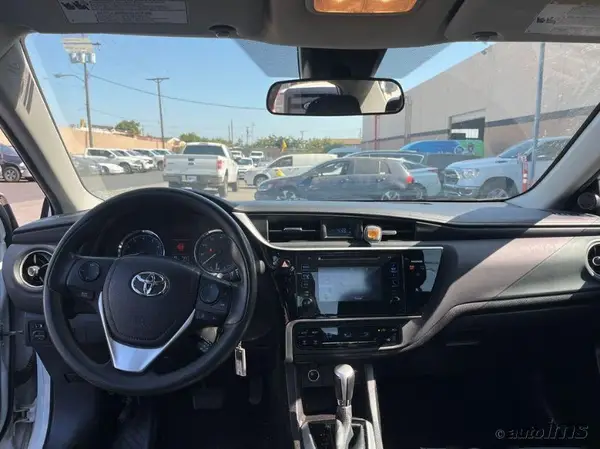 5YFBURHE2HP690563 2017 TOYOTA COROLLA - Image 1