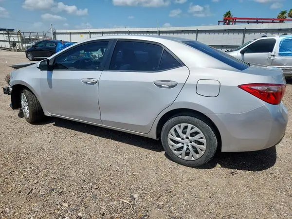 5YFBURHE2HP692703 2017 TOYOTA COROLLA - Image 2