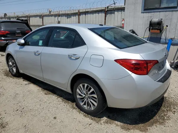 5YFBURHE2HP692975 2017 TOYOTA COROLLA - Image 2