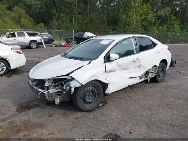 5YFBURHE2HP693012 2017 TOYOTA COROLLA - Image 2