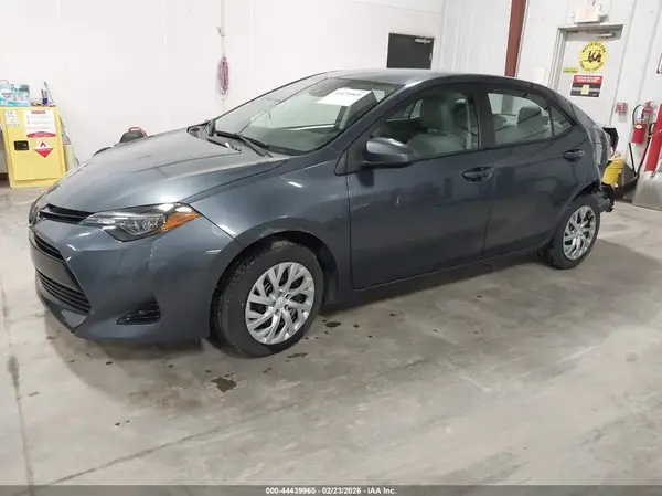 5YFBURHE2HP694788 2017 TOYOTA COROLLA - Image 2