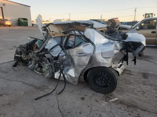 5YFBURHE2HP698307 2017 TOYOTA COROLLA - Image 2