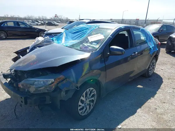 5YFBURHE2HP699540 2017 TOYOTA COROLLA - Image 2