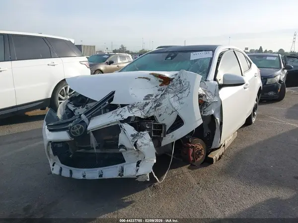 5YFBURHE2HP701836 2017 TOYOTA COROLLA - Image 2