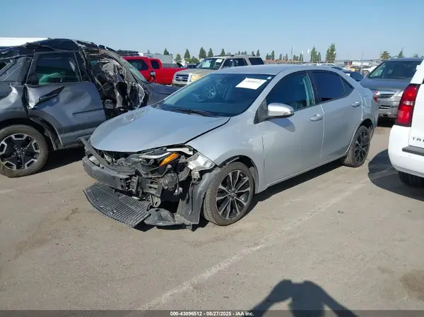 5YFBURHE2HP702971 2017 TOYOTA COROLLA - Image 2