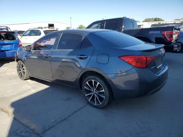5YFBURHE2HP706633 2017 TOYOTA COROLLA - Image 2
