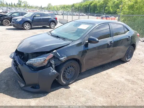 5YFBURHE2HP707099 2017 TOYOTA COROLLA - Image 2