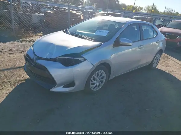 5YFBURHE2HP710827 2017 TOYOTA COROLLA - Image 2