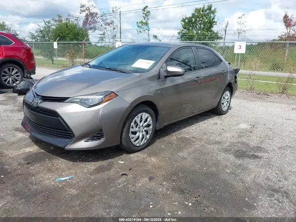 5YFBURHE2HP710942 2017 TOYOTA COROLLA - Image 2
