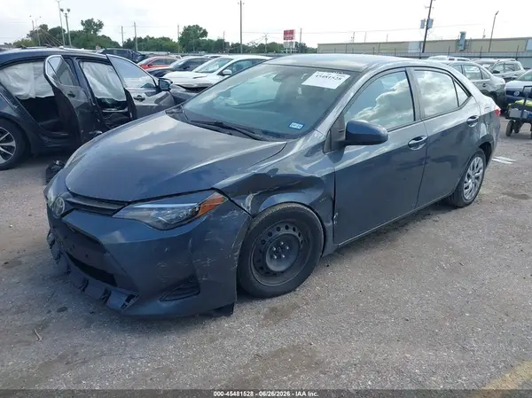 5YFBURHE2HP711105 2017 TOYOTA COROLLA - Image 2
