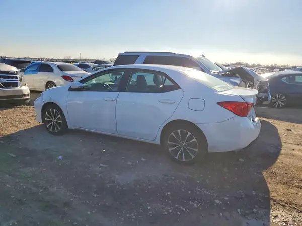 5YFBURHE2HP711475 2017 TOYOTA COROLLA - Image 2