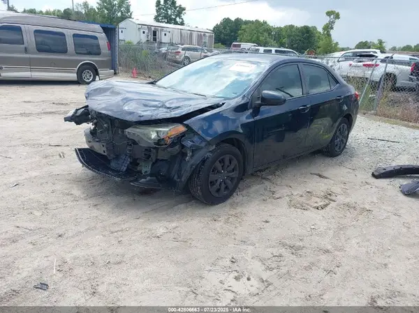 5YFBURHE2HP716725 2017 TOYOTA COROLLA - Image 2