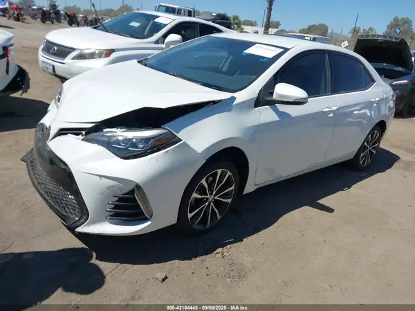 5YFBURHE2HP717485 2017 TOYOTA COROLLA - Image 2
