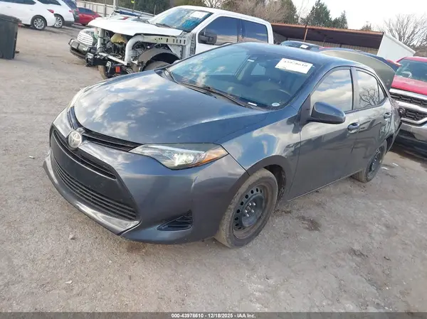 5YFBURHE2HP717521 2017 TOYOTA COROLLA - Image 2