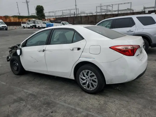 5YFBURHE2HP721133 2017 TOYOTA COROLLA - Image 2