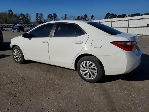 5YFBURHE2HP724582 2017 TOYOTA COROLLA - Image 2