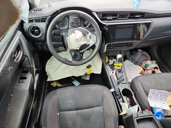 5YFBURHE2HP725764 2017 TOYOTA COROLLA - Image 8