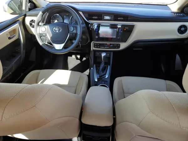 5YFBURHE2HP727238 2017 TOYOTA COROLLA - Image 8