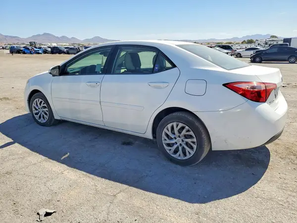 5YFBURHE2HP727658 2017 TOYOTA COROLLA - Image 2