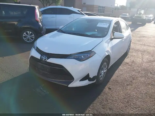 5YFBURHE2HP727742 2017 TOYOTA COROLLA - Image 2