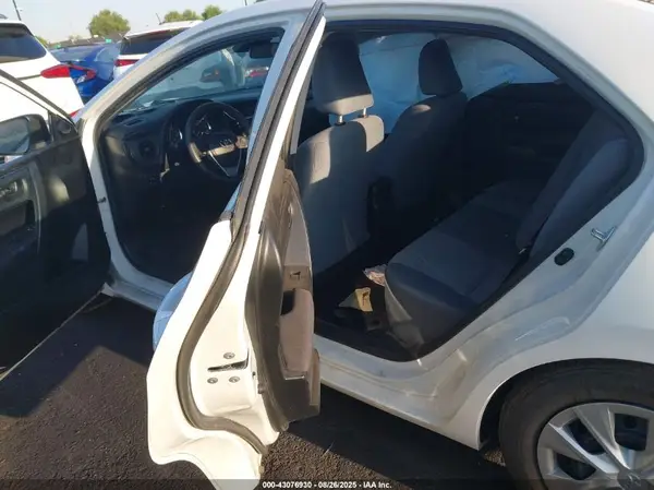 5YFBURHE2HP727742 2017 TOYOTA COROLLA - Image 8