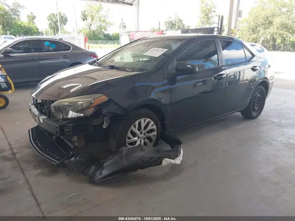 5YFBURHE2HP729538 2017 TOYOTA COROLLA - Image 2