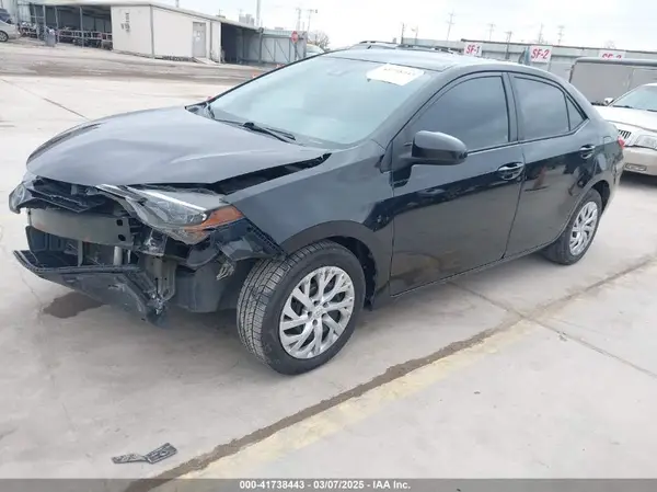 5YFBURHE2HP729622 2017 TOYOTA COROLLA - Image 2