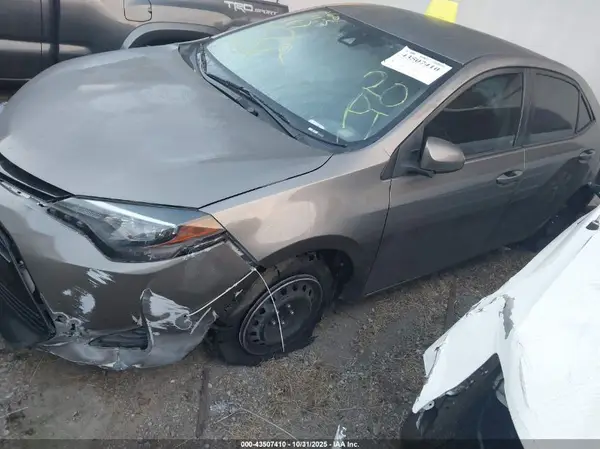 5YFBURHE2HP731399 2017 TOYOTA COROLLA - Image 2